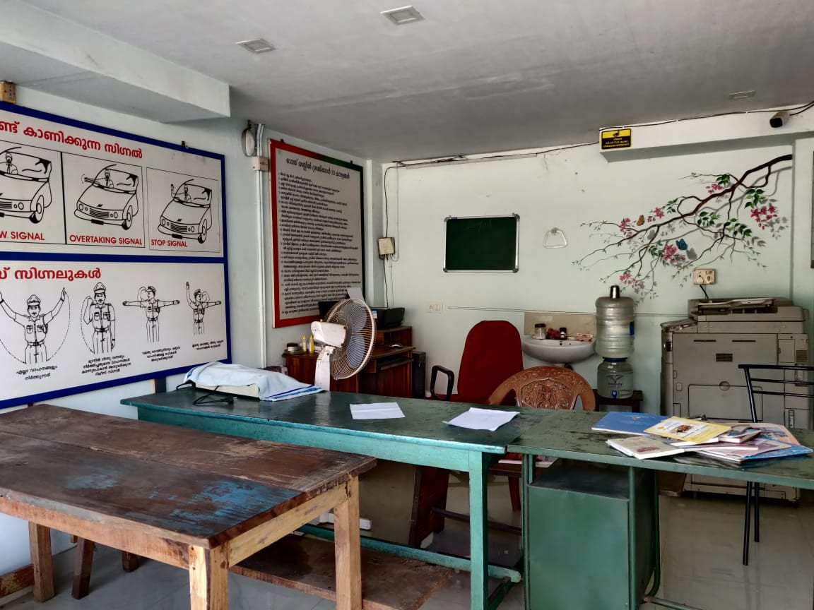 ROYAL DRIVING SCHOOL NADUVILANGADI